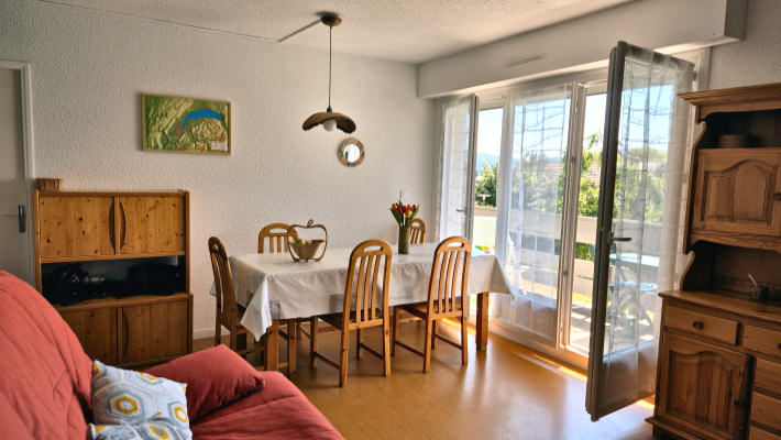  vue du coin repas dans le séjour