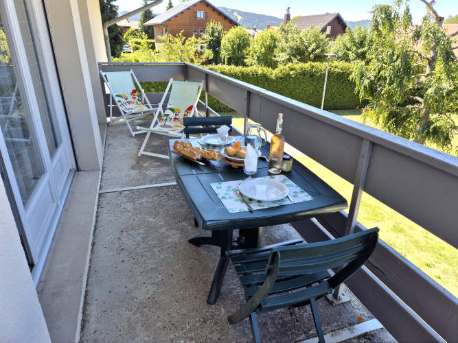 Le balcon en été à midi